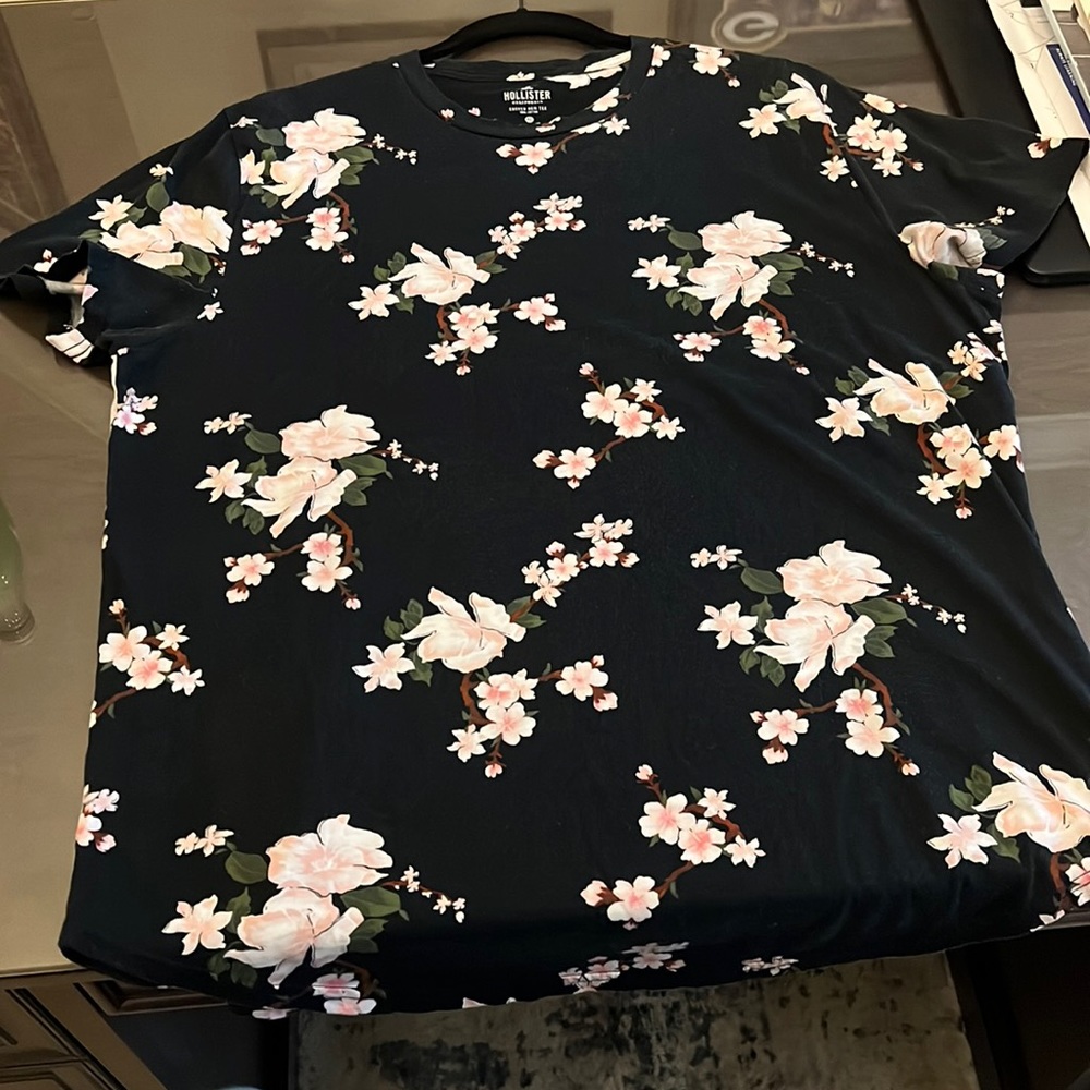 Hollister shirt  🌸